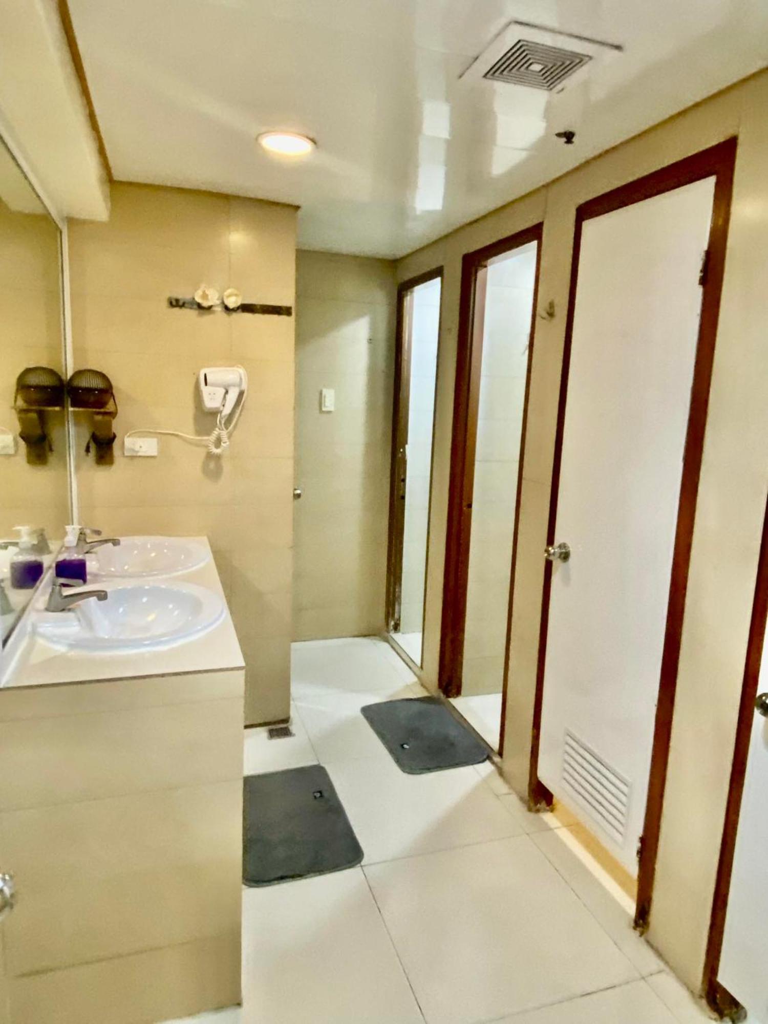 Stone House Hotel Pasay Ngoại thất bức ảnh
