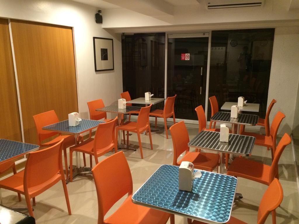 Stone House Hotel Pasay Ngoại thất bức ảnh