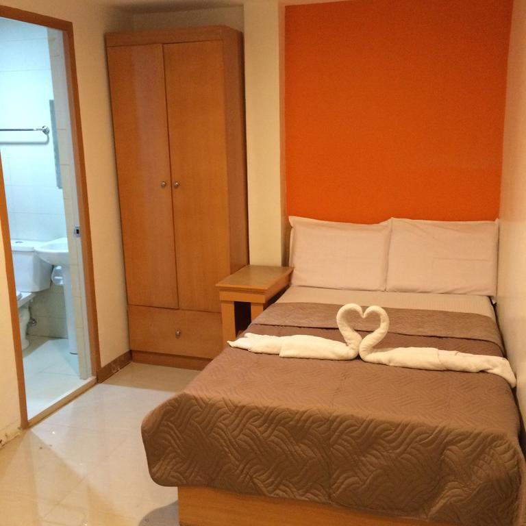 Stone House Hotel Pasay Ngoại thất bức ảnh