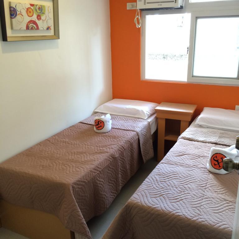Stone House Hotel Pasay Phòng bức ảnh