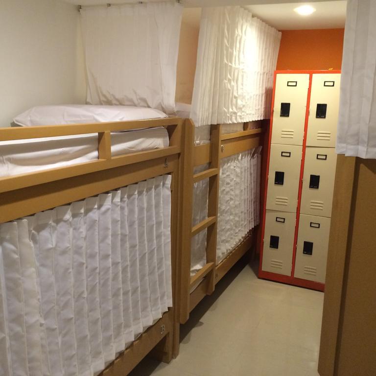 Stone House Hotel Pasay Phòng bức ảnh