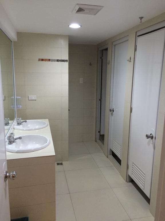 Stone House Hotel Pasay Phòng bức ảnh