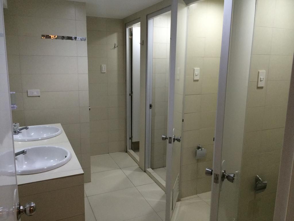 Stone House Hotel Pasay Ngoại thất bức ảnh