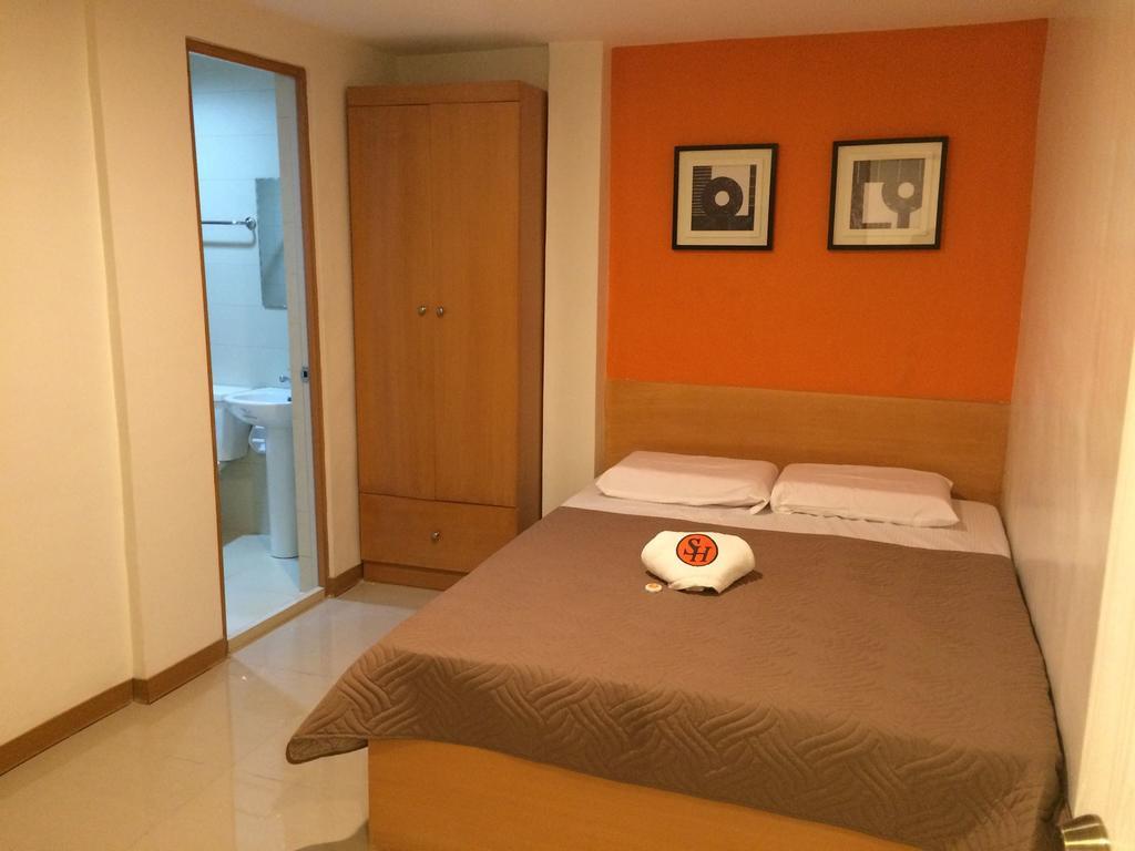 Stone House Hotel Pasay Ngoại thất bức ảnh