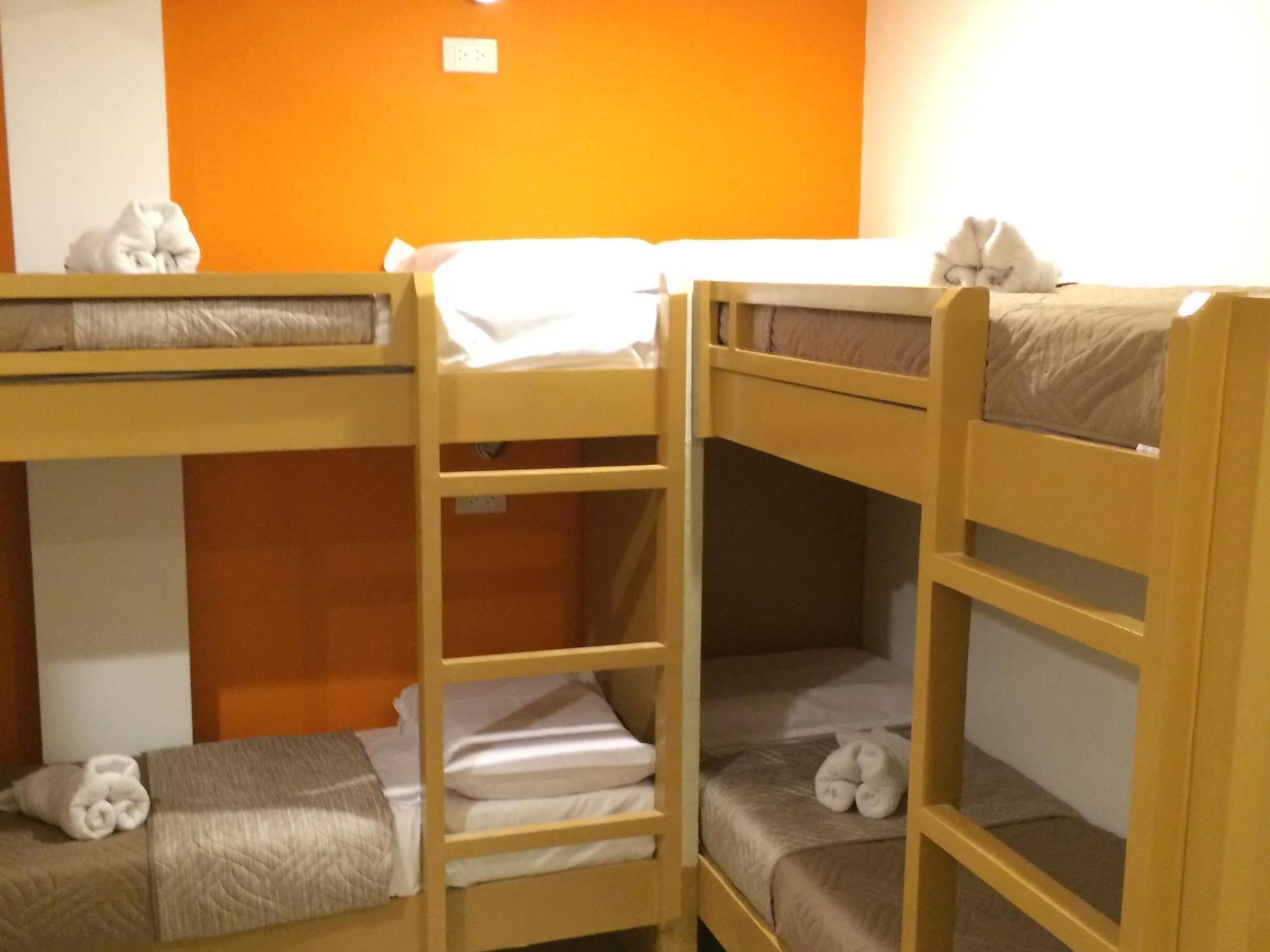 Stone House Hotel Pasay Ngoại thất bức ảnh